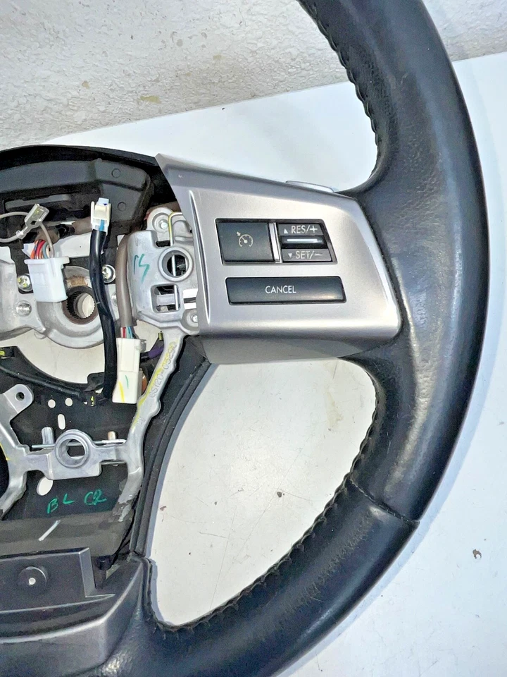 Volante Subaru Outback 2013 con cuero y botón de control GS131-13830 OEM Foto 4 de 4
