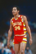 Auston Carr Cleveland Cavaliers looks on v the Washington Bullets - Old Photo 1