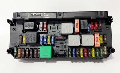 2010 Mercedes C300 C350 C63 Front SAM BCM Fuse Box A 204 900 96 01