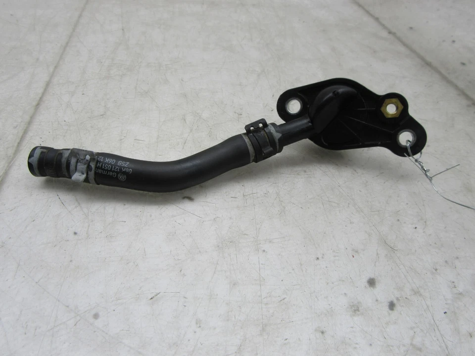 Volkswagen Golf 2015-2018 OEM 1,8 L motor refrigerante tubo manguera 06K121132 Foto 2 de 4