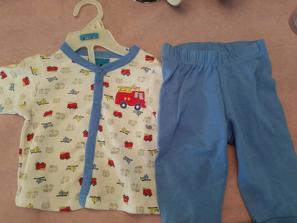 NWT SWEET & SOFT INFANT BOYS 2 PIECE FIRE ENGINE HELOCPTER PAJAMAS SIZE 0-3 M Foto 2 de 4