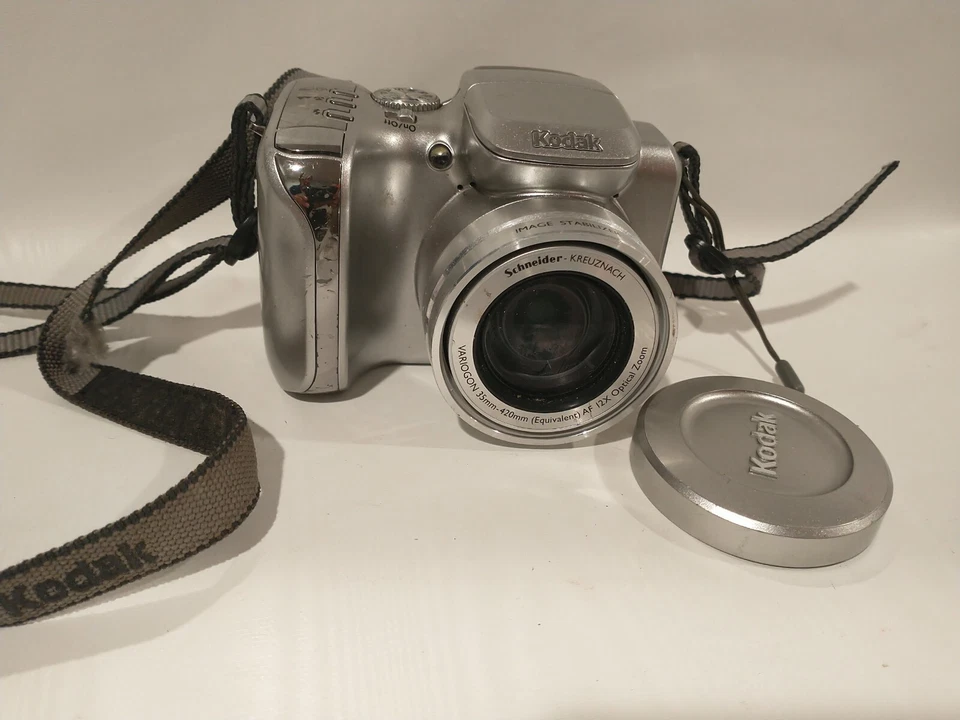 Kodak EasyShare Z612 6.1MP Digital Camera - Silver For Parts or To Fix - Image 2 of 4