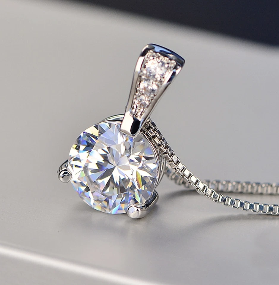 COLGANTE MOISSANITA 3 PUNTAS CORTE REDONDO 2.0 CT CON CADENA CHAPADO EN ORO BLANCO 14K Foto 3 de 4