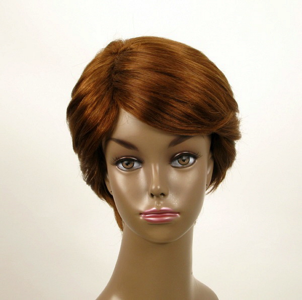 Perruque AFRO femme pour changer de style avec des cheveux naturels cuivrés