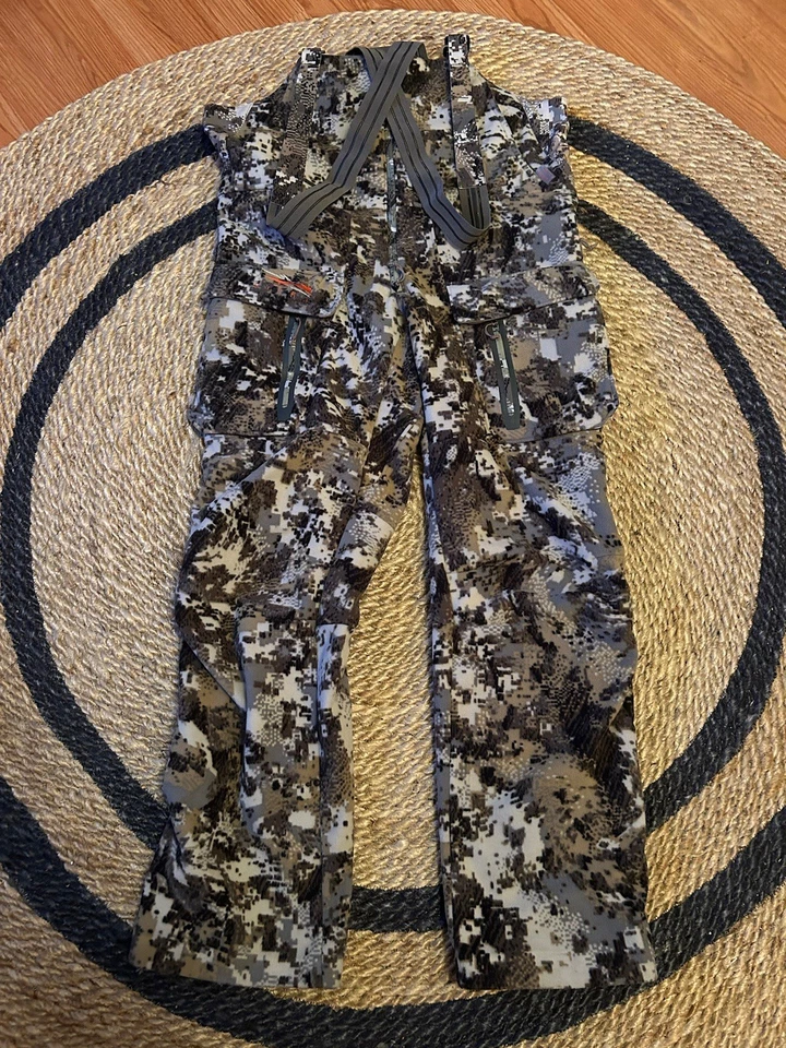 Sitka Elevated ll Stratus Hunting Jacket And Bibs Set- XL,L - Image 2 of 2