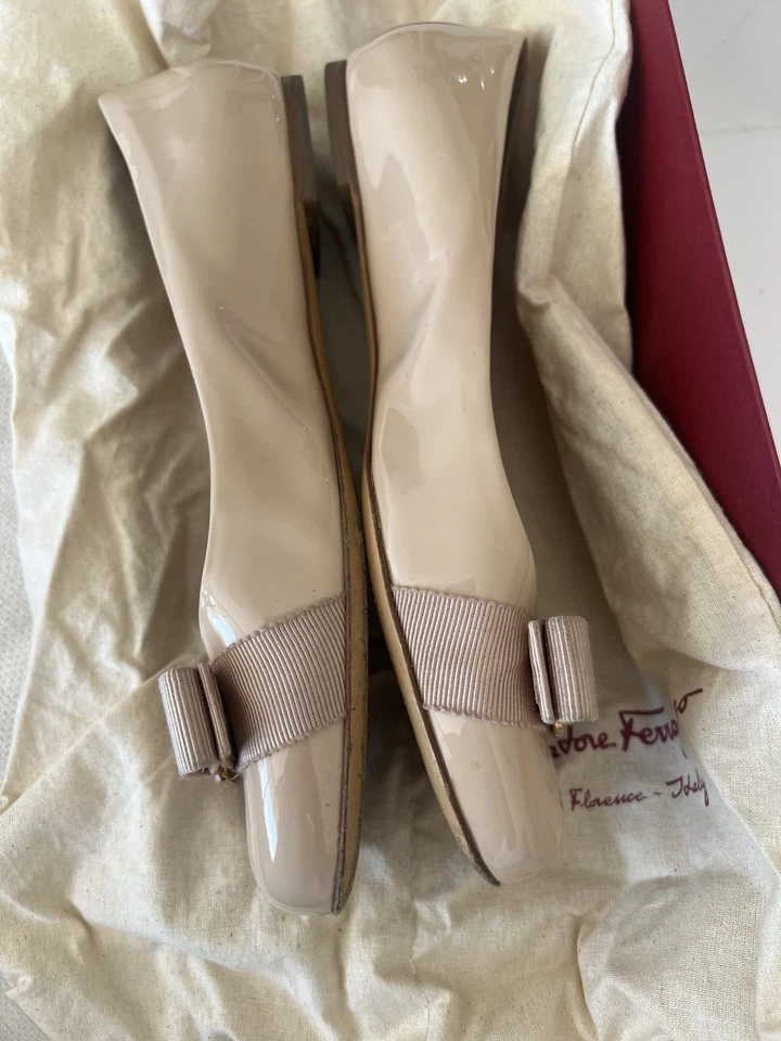 Salvatore Ferragamo Varina Nuevo Bisque Patente Becerro Ballet Pisos Talla 7.5C Foto 4 de 4