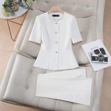 Tailleur Donna Elegante Con Giacca A Baschina E Pantalone Bianco CF68296