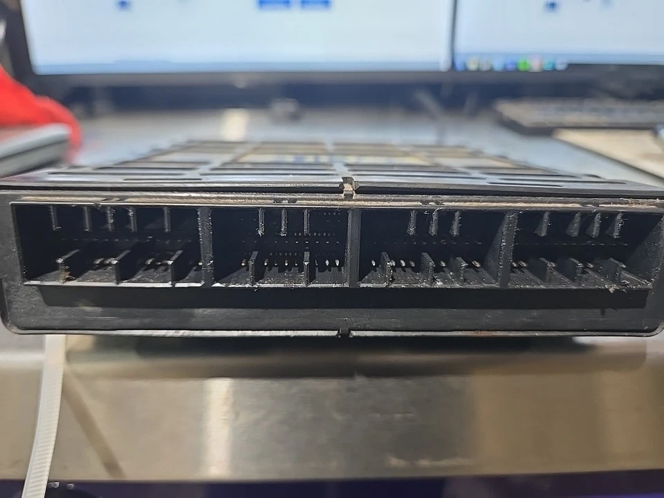 Модуль управления двигателем/ECU 1999 Chevrolet Tracker - Изображение 2 из 4