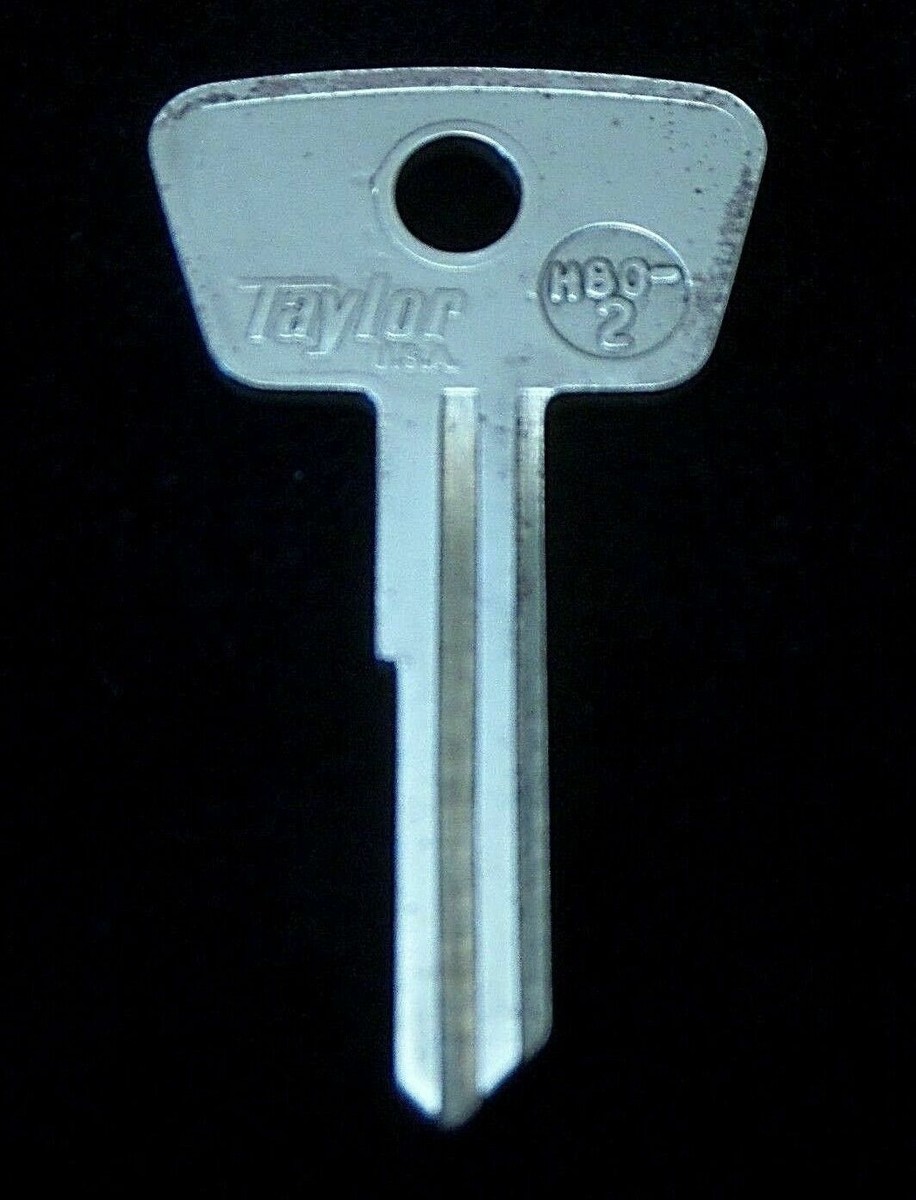 HD23 HONDA N600 Z600 Door/Trunk KEY BLANK (1 of 8 poss.) approx