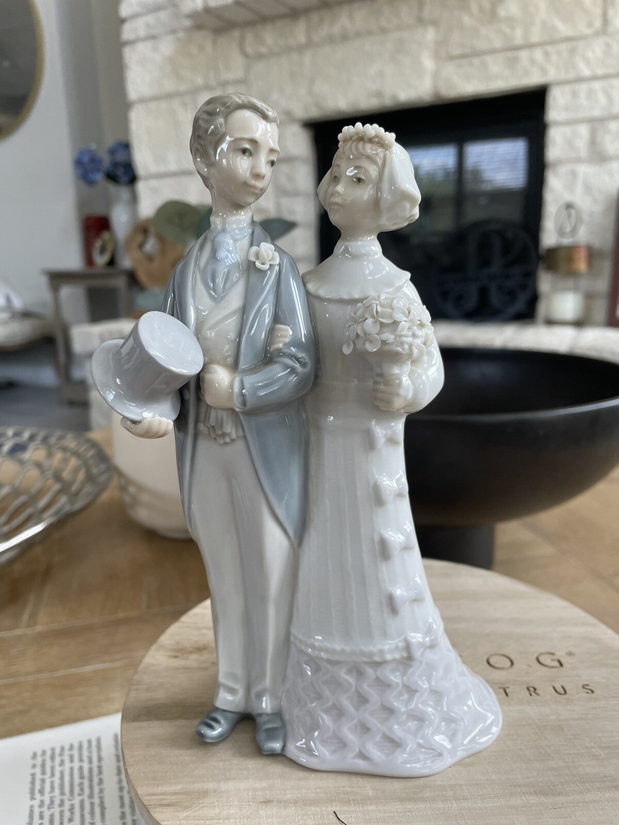 Vintage Lladro WEDDING COUPLE Figurine Porcelain Bride & Groom
