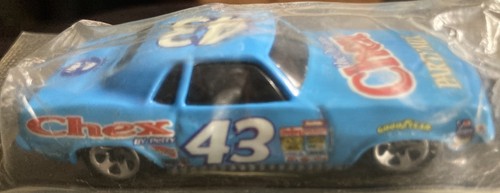 Chex Mix Hot Wheels NEW Car #43 John Andretti cereal box Barracuda Unopened - Picture 4 of 7