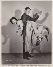 1950 Press Photo Actor Joel McCrea smacks Wanda Hendrix butt in "Saddle Tramp"