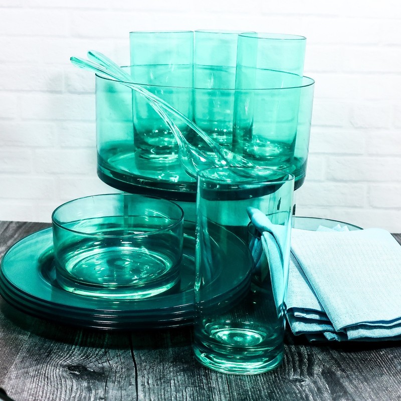 Teal Plastic Outdoor Entertain Dishes/Plates/Cups - 13 Piece Set plus 4 Napkins