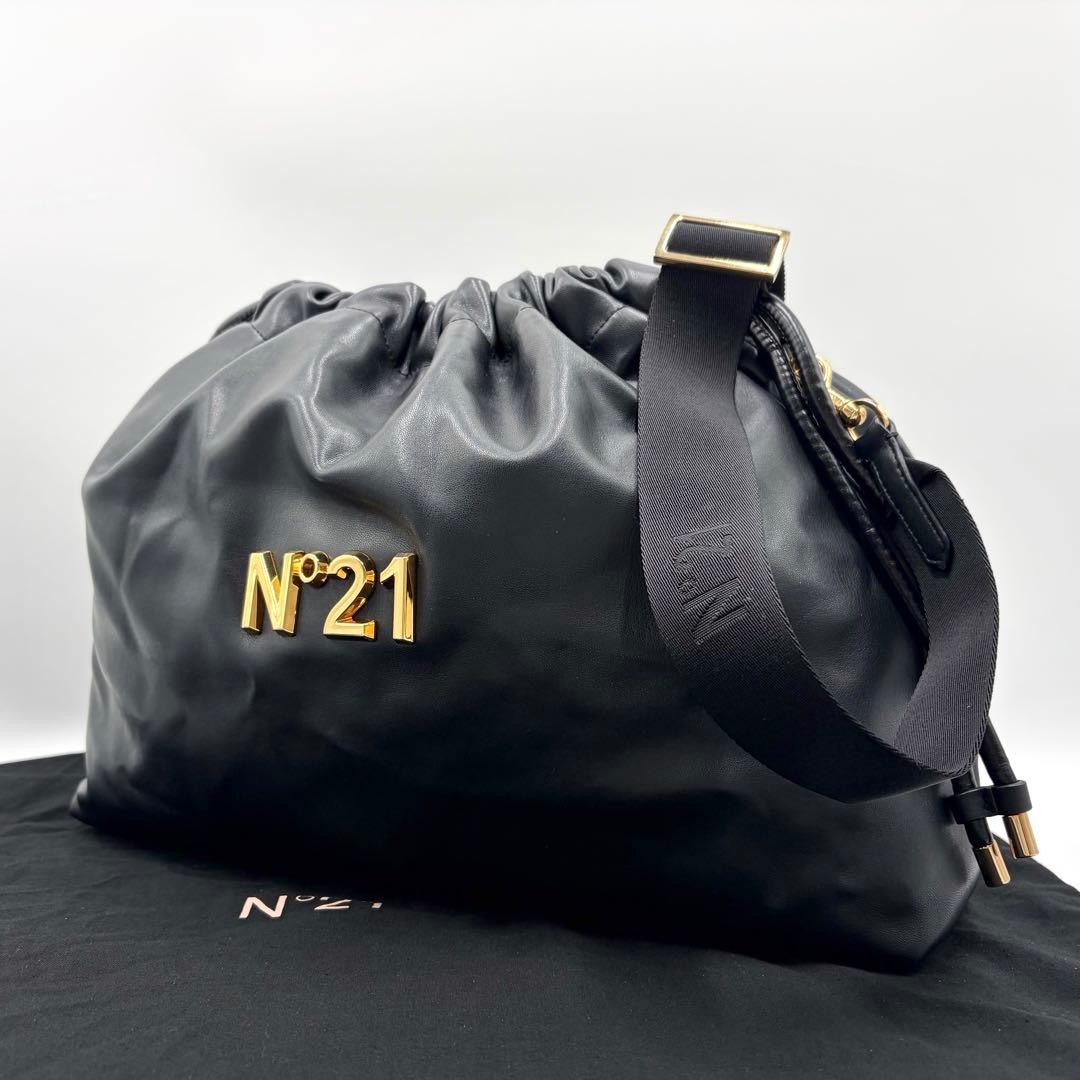 Borsa a tracolla N°21 Numero Ventuno con coulisse in pelle nera usata autentica