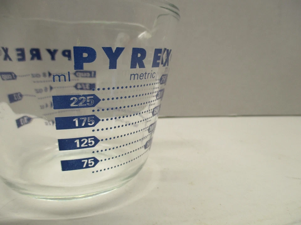 Taza Medidora PYREX Cocina Inglesa y Métrica Hornear Hecha en EE. UU. Foto 3 de 4