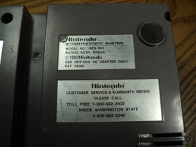 Nintendo NES Console No. NES-001  Parts /Repair   Powers Up   Untested