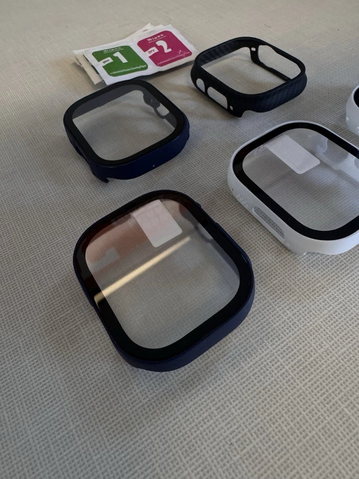 Fundas para reloj Apple Ultra 2 - fibra de carbono, azul marino y blanco Foto 3 de 4