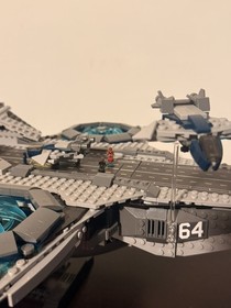 LEGO 76042 Marvel Super Heroes: The SHIELD Helicarrier With Minifigures