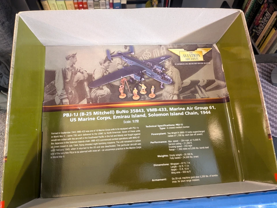 Corgi 1:72 B-25 Mitchell PBJ-1J VMB-433 US Marines 1944 w/5 Figures #US35307 - Image 4 of 4