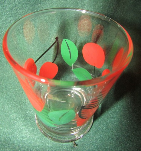 VINTAGE LIBBEY CHERRY PATTERN JUICE CARAFE W/ FOUR MATCHING GLASSES - Picture 8 of 8