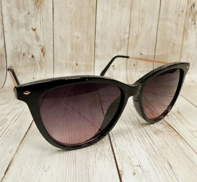 Vince Camuto Black Purple Gradient Cat Eye Sunglasses  display picture 2