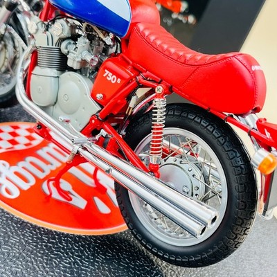 MINICHAMPS 1/12 MV Agusta 750S 750 S 122121400 Classic Bike No.19 MINICHAMPS 1/12 MV Agusta 750S 750 S 122121400 Classic Bike No.19