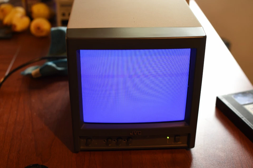 JVC TM-10E-K - 9" INCH 280 TVL PVM video /retro gaming monitor - Image 2 of 4