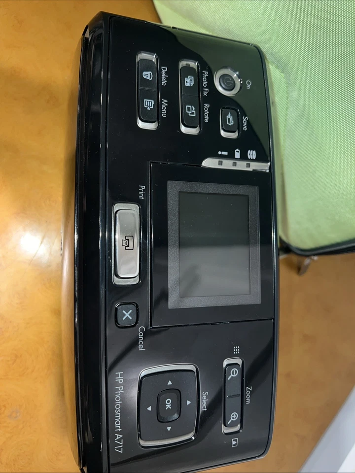 HP PhotoSmart A717 Digital Photo Inkjet Printer W/ Carrying Case - Image 2 of 4