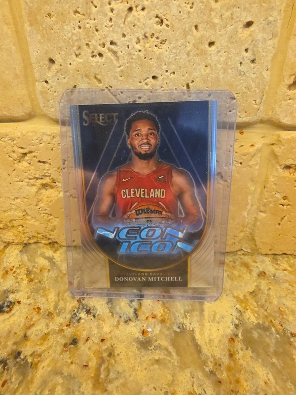2023-24 Panini Select - Neon Icons Donovan Mitchell #19