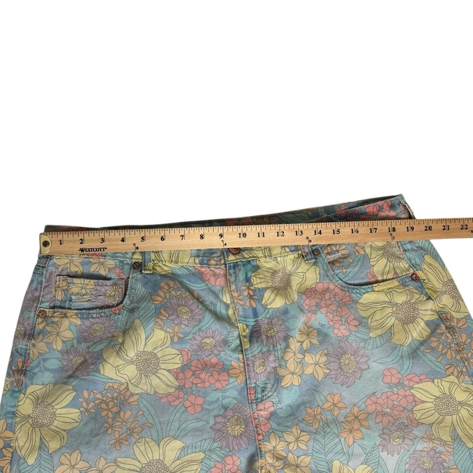 Pantalones cortos de mezclilla florales American Eagle para mujer talla 20 Foto 4 de 4