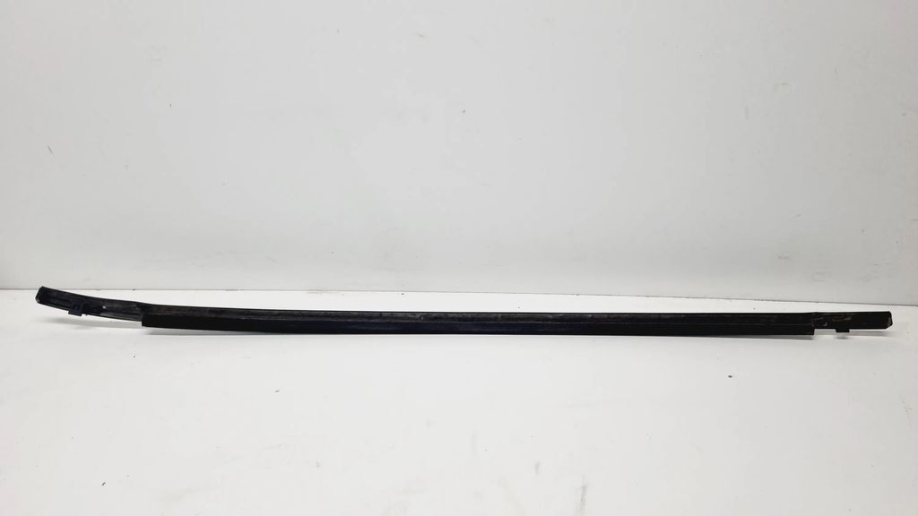 2015 Nissan Pulsar Left Nearside door trim strip glass 828213ZL0A