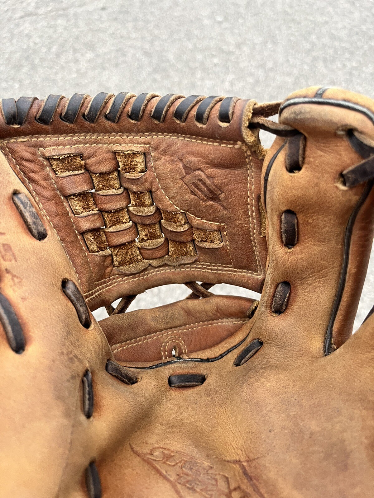 Easton STB 10 Stealth Travel Ball Leather Baseball Glove Mitt 11.5&rdquo; RHT Infield