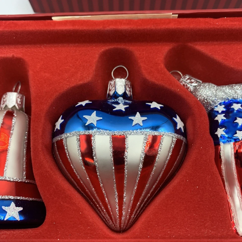 NOVO Conjunto de 3 Relíquias de Férias Waterford Ornamentos Patrióticos Bandeira de Coração de Sino - Imagem 3 de 4