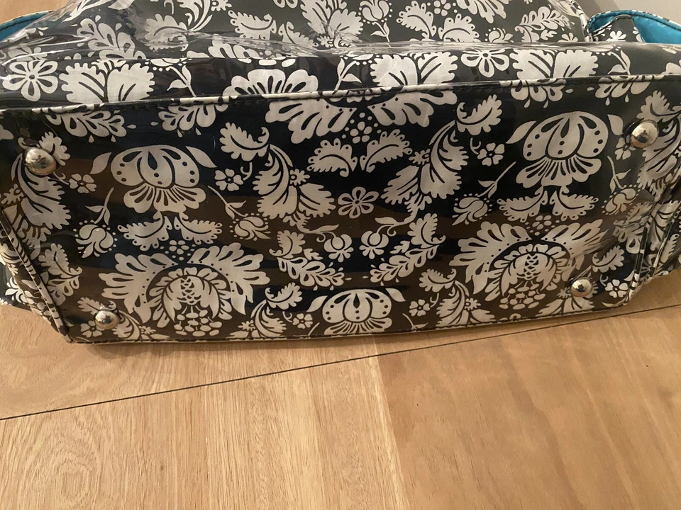 Bolsa de pañales para bebé Kalencom de nailon negra blanca floral usada en excelente estado sin signos de desgaste Foto 4 de 4