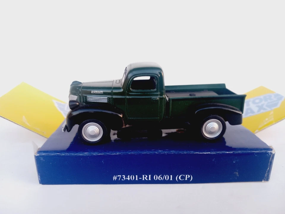 1/43 O scale Motormax 1941 Plymouth pickup green truck pull back motor - Image 4 of 4