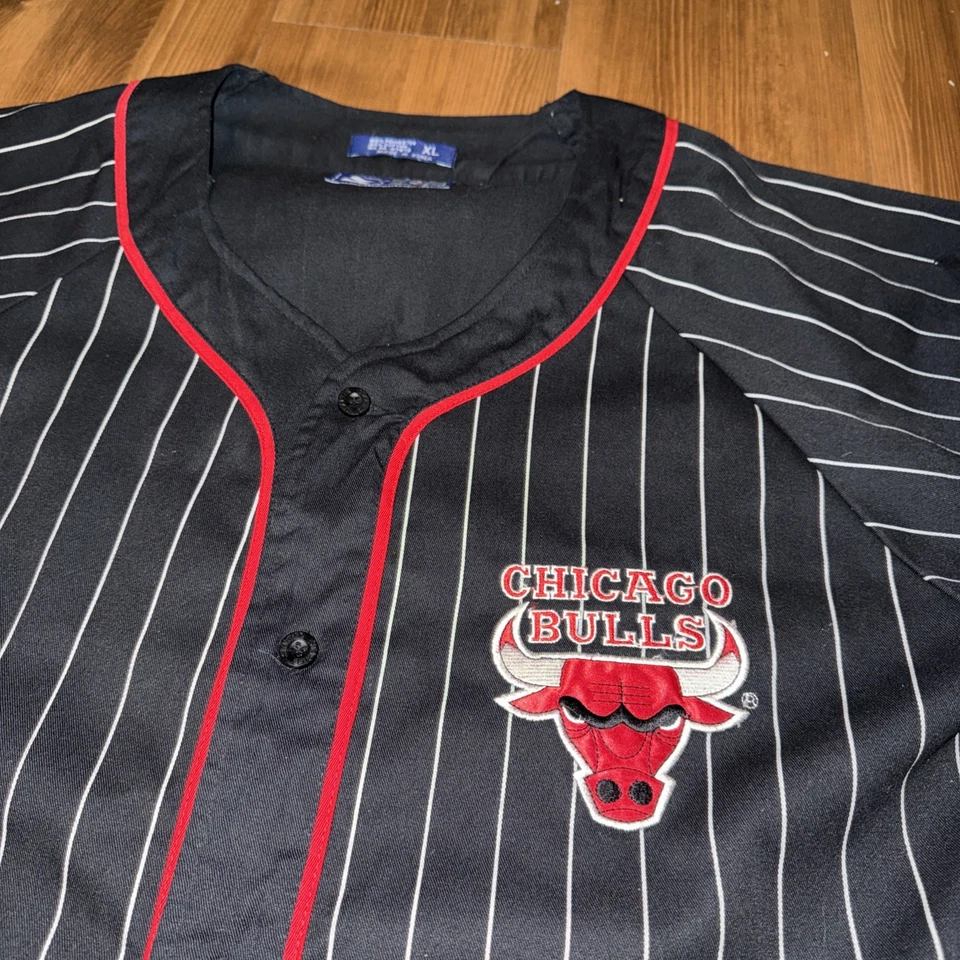 CAMISETA DE BÉISBOL A RAYAS DE INICIACIÓN DE LOS 90 NBA CHICAGO BULLS TALLA XL NEGRA de colección Foto 4 de 4