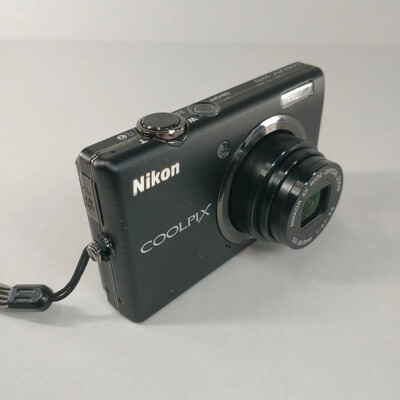 Nikon COOLPIX S570 12.0MP 5x Optical Zoom CCD Digital Camera 100