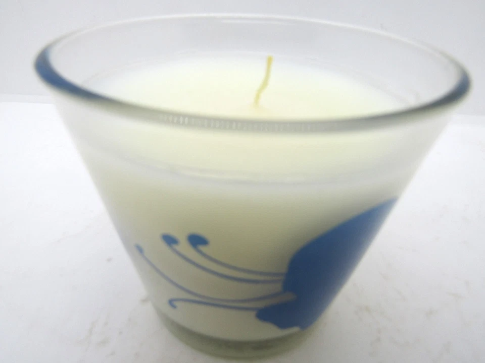 Совершенно синяя и белая украшенная стеклянная банка с расклешенным верхом 3 1/2 дюйма (2) свечи IKEA. - Изображение 3 из 4
