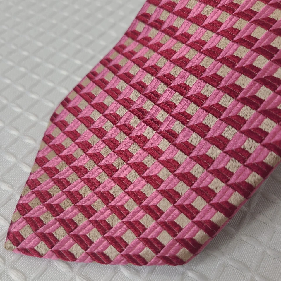 Gravata Hugo Boss 100% seda masculina feita na Itália rosa quadrados geométrica 3,5 x 56 - Imagem 2 de 4