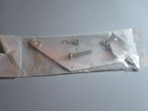 A654 Vintage Triangular Metal Toy + Screw Accessory New In Package - Picture 4 of 4