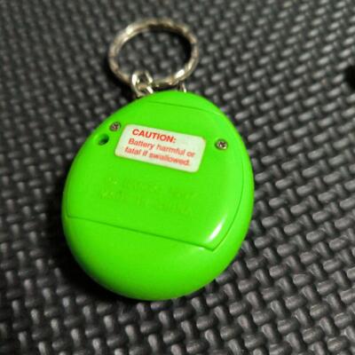 Tamagotchi GEN1 グリーン Tamagotchi Gen 1 Neon Green Virtual Pet Toy (Updated Logo