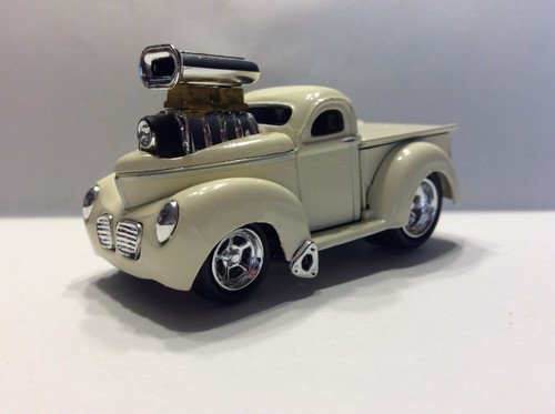 MUSCLE MACHINES 1940 40 WILLYS PICKUP TRUCK LIMITED EDITION -- 1/64 DIECAST - Picture 3 of 4