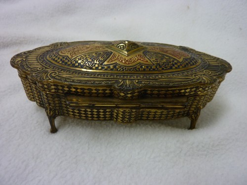 VINTAGE TRINKET JEWELRY BOX CASKET FOOTED CROSS RED ENAMEL HINGED RAISED JAPAN - Picture 3 of 8
