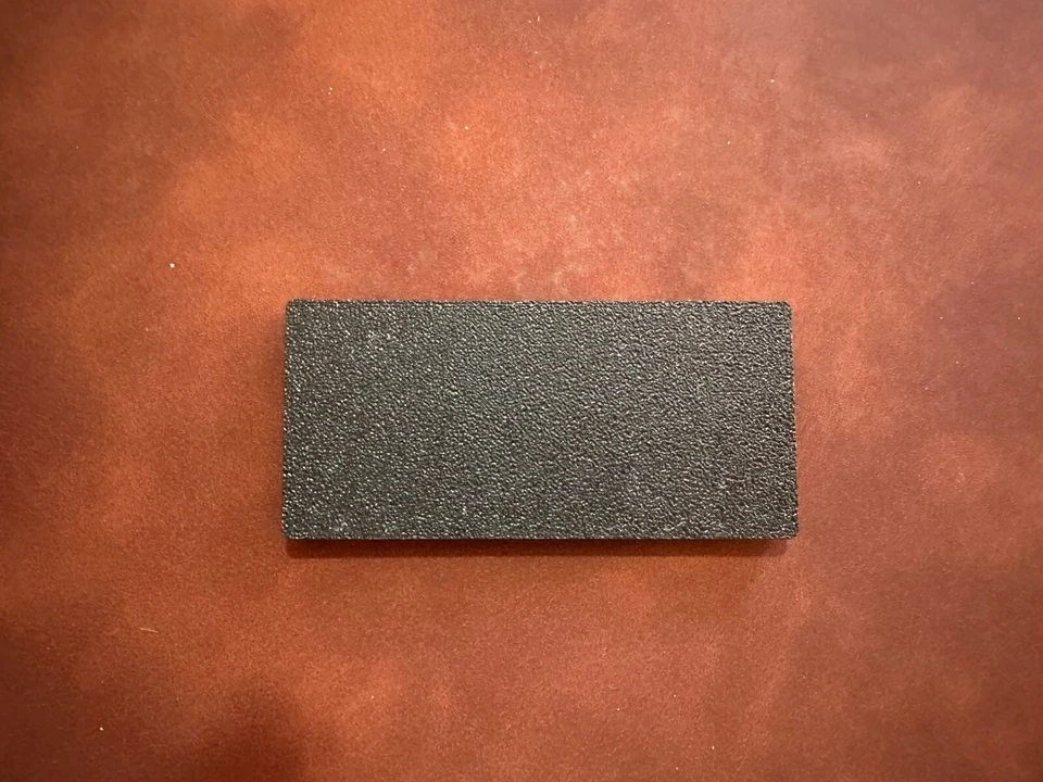 Datsun 240Z 1971-1973 emblema de consola central. Reproducción. Foto 2 de 2