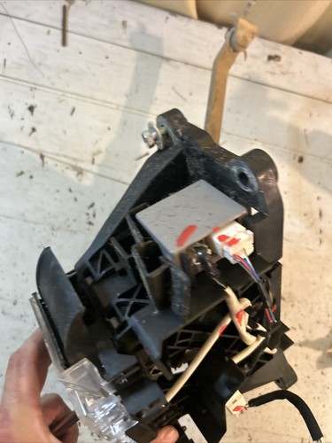 2008 - 2011 Toyota land Cruiser transmission shifter assembly auto floor shift - Picture 10 of 11