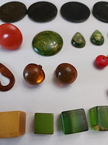Vintage Lot Of Bakelite Bits And Pieces, Earrings, Flat Disks, Square/Round Bead - Bild 3 von 6