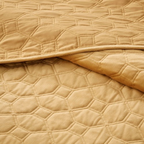 Gracie Mills Gayle 3-Piece Casual Geometric Velvet Quilt Set - Picture 49 of 49