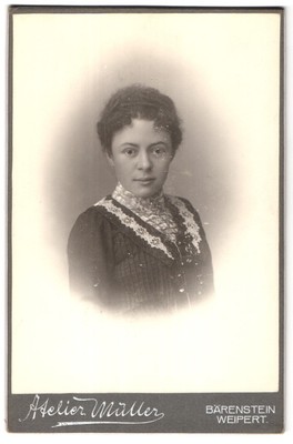 Fotografie Atelier Müller, Bärenstein-Weipert, Portrait junge Dame in hübscher  