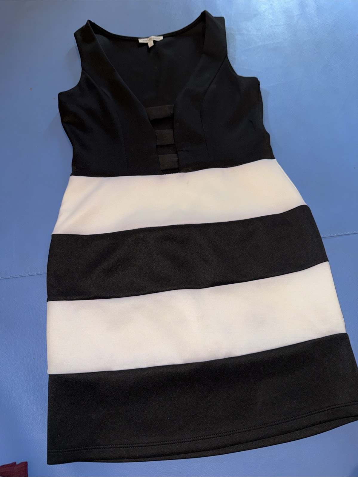 Womens Charlotte Russe Size Médium Bodycon Black And White V-neck Dress
