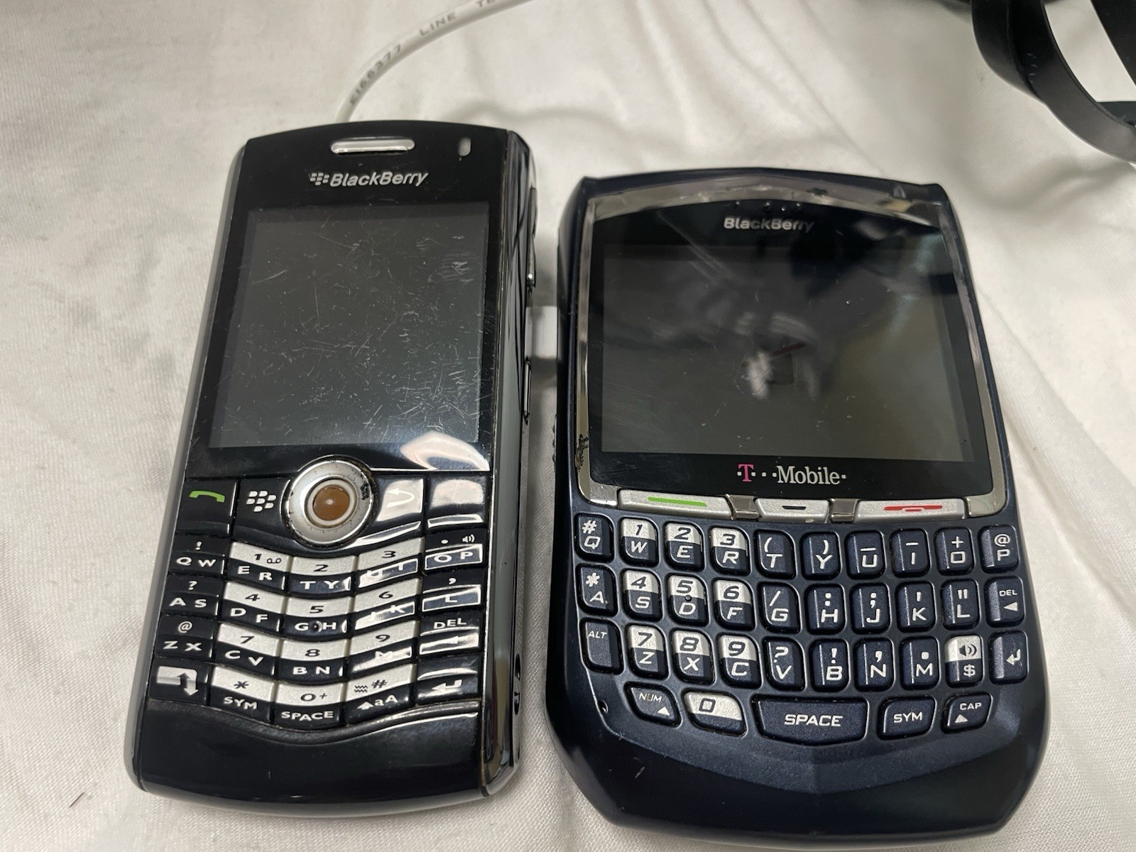 : Pearl 8110 + 8700 Black Mobile